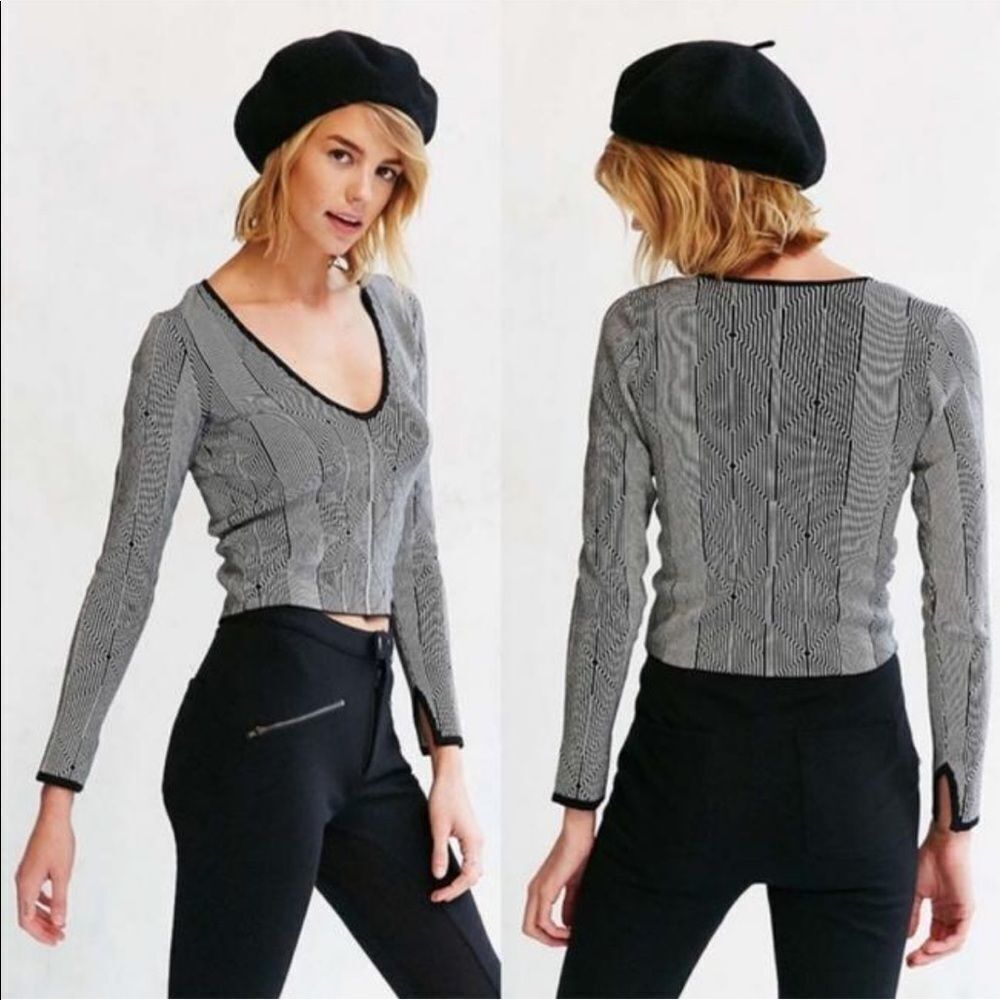 Silence + Noise UO crop long sleeve top XS